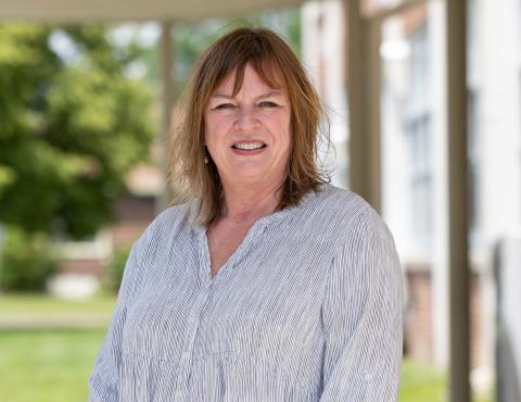 Beth Brewster Headshot